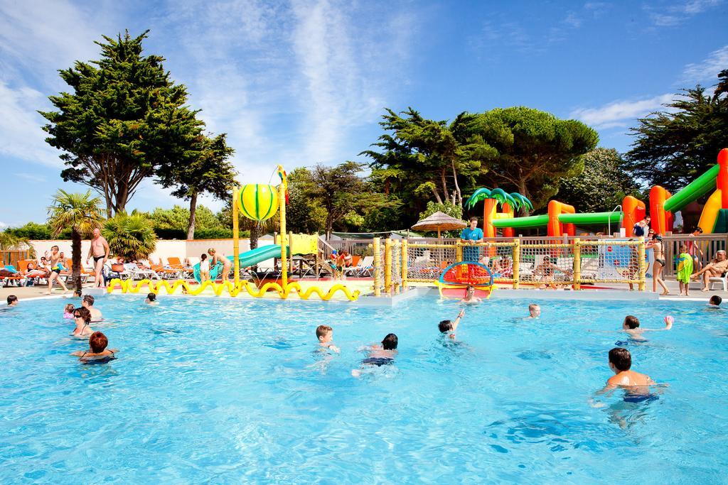 Camping Les Peupliers ลาฟร็อตต์ ภายนอก รูปภาพ